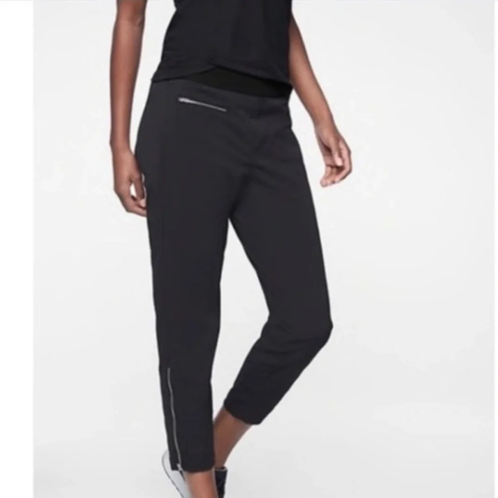Athleta Trekkie Crop Black Zippered Pull On Pants Size 12 Travel Athleisure